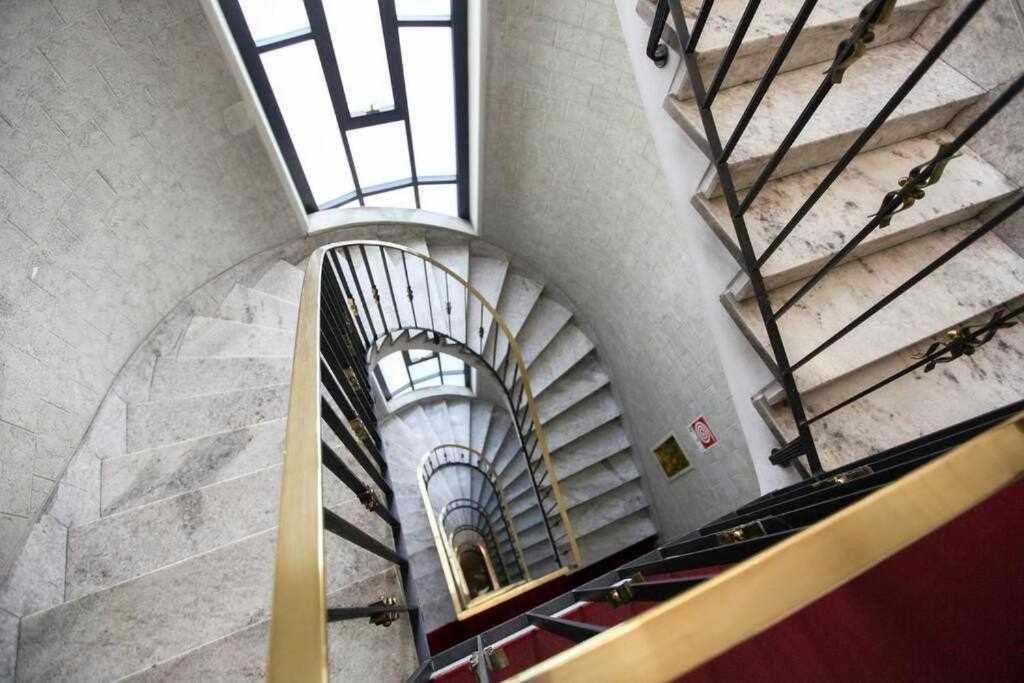 Sanpietro Allorto 22 Duomo Suite Dom12 Милано Екстериор снимка